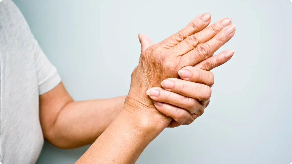 a woman in surprise, az suffers from arthritis and needs chiropractic treatment